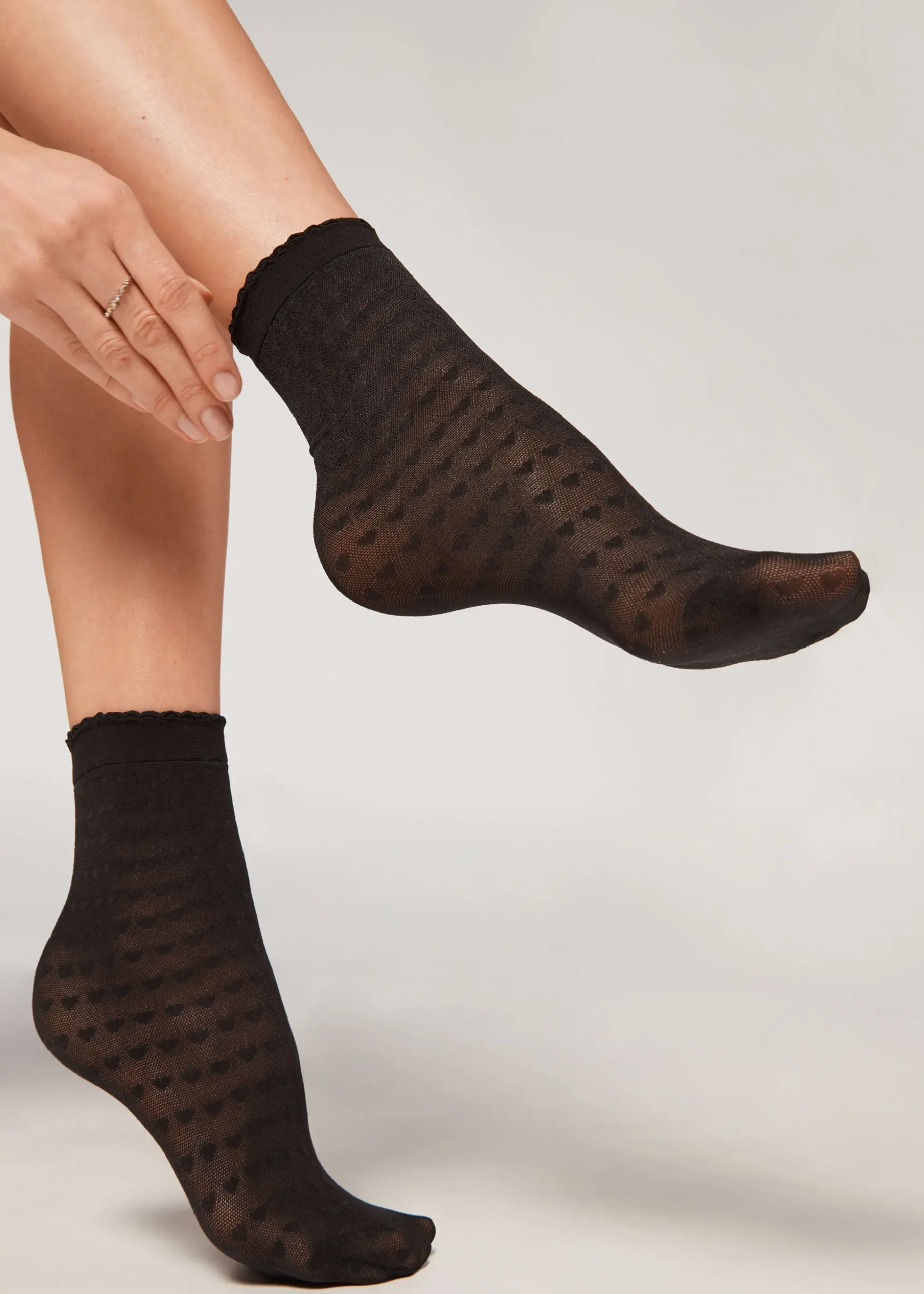 Chaussettes Basses En Resille A Motifs De Coeurs