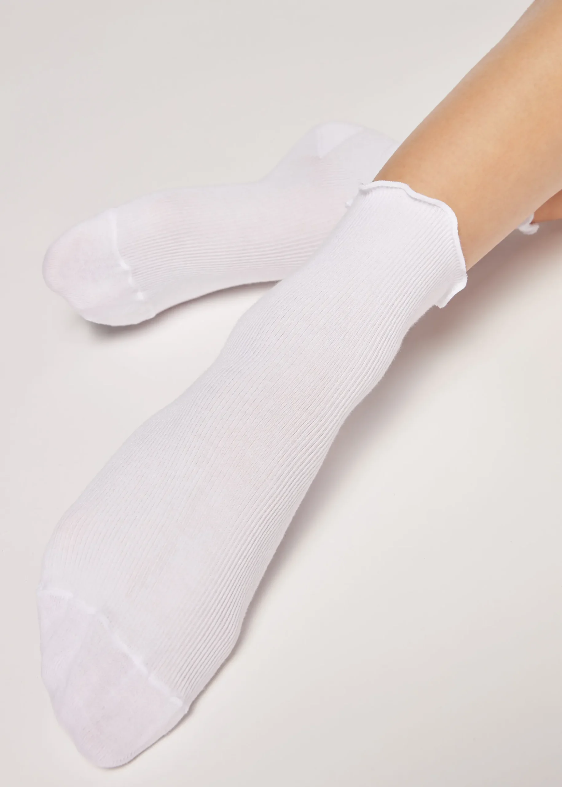 Chaussettes Courtes Cotelees Avec Bordure Romantique