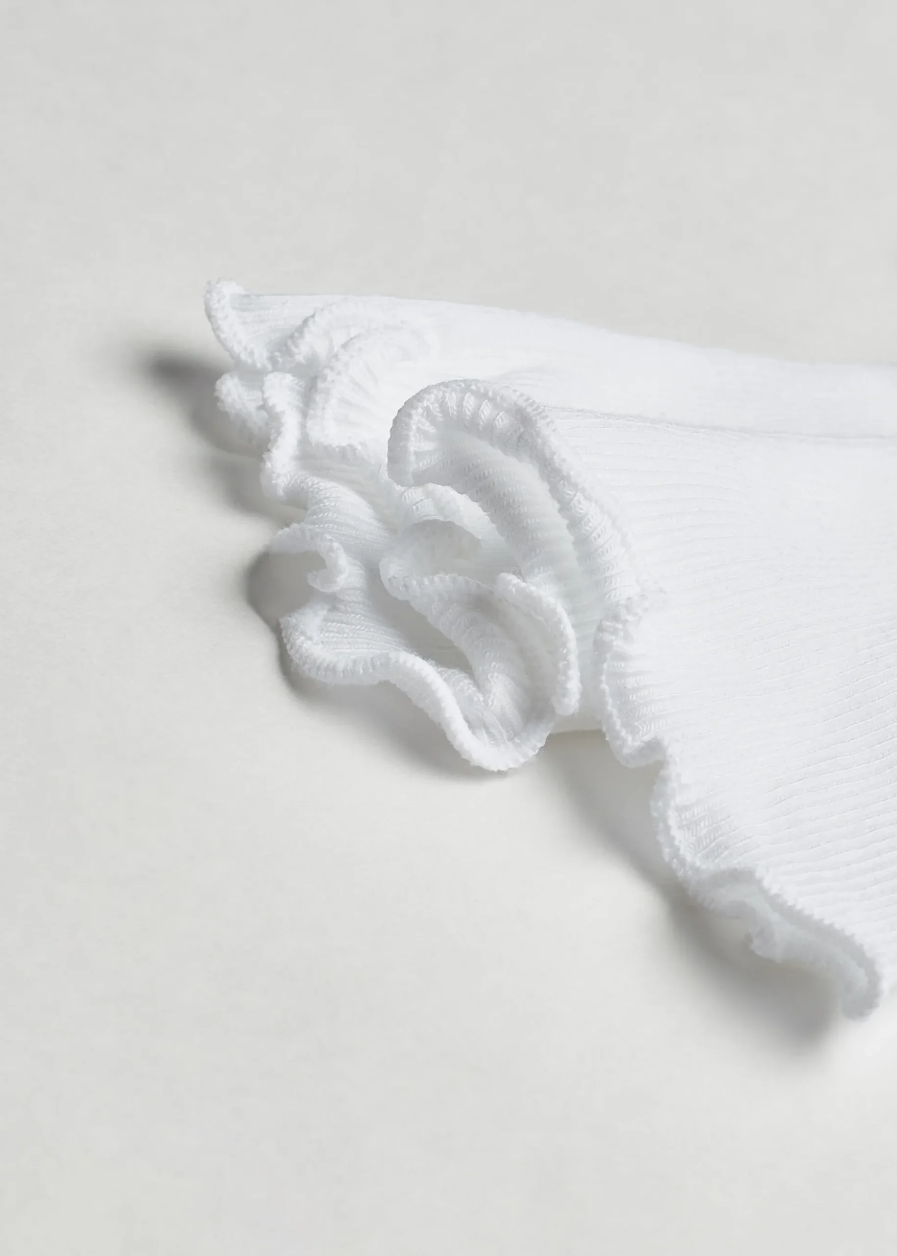 Chaussettes Courtes Cotelees Avec Bordure Romantique