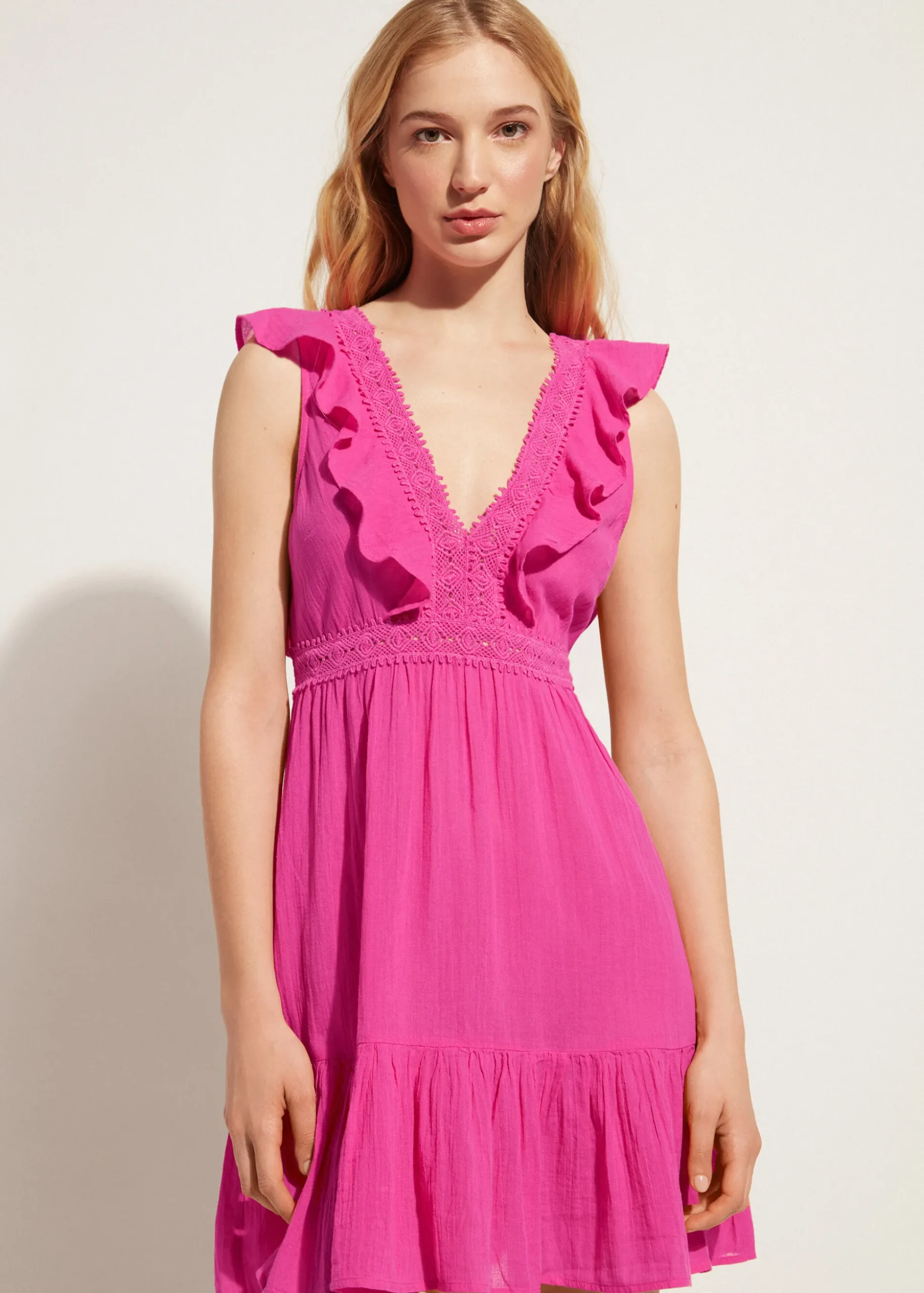 Robe Courte Avec Volant Et Passementerie