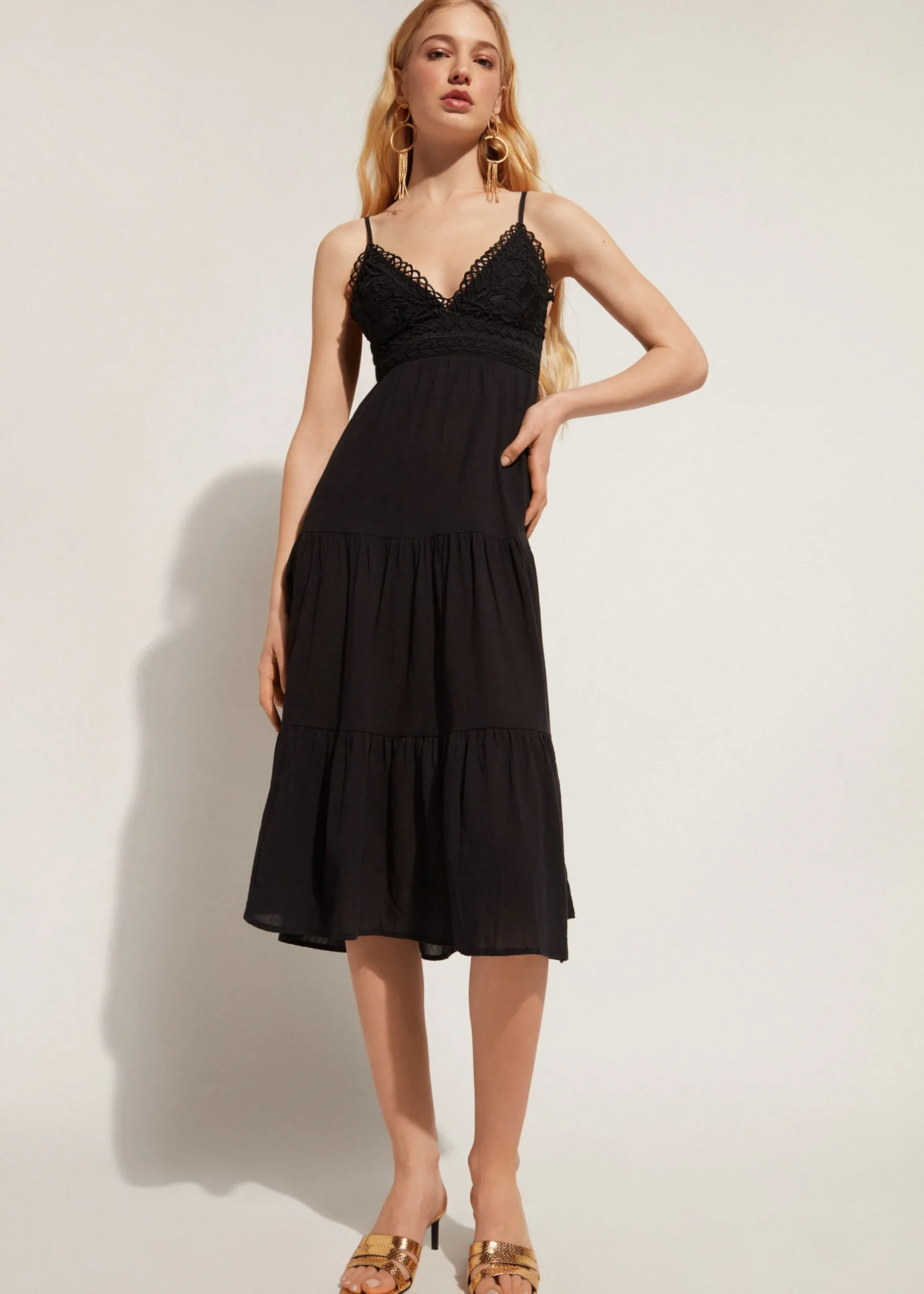 Robe Mi-Longue En Dentelle Macrame Et Jupe Volantee